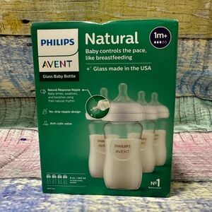 New in Box Philips AVENT Glass Baby Bottle, 8oz, 4pk